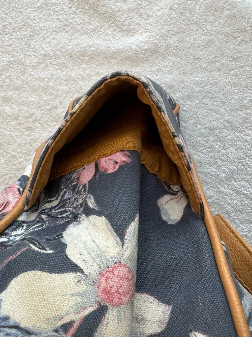 Jaclyn Smith Floral Shoulder Tote Bag Canvas Purse Black Pink Tan Trim Medium
